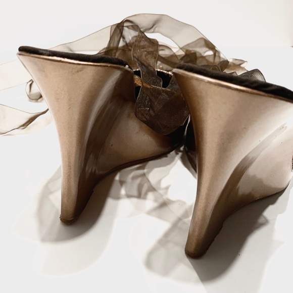 ROUGE VINTAGE PLATFORM LACE UP CLOSED TOE WEDGE WITH BEADED SEQUINS DETAIL - Picture 6 of 15